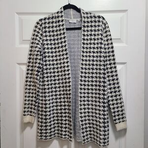 Cyrus Black and White Houndstoothโ Cardigan M